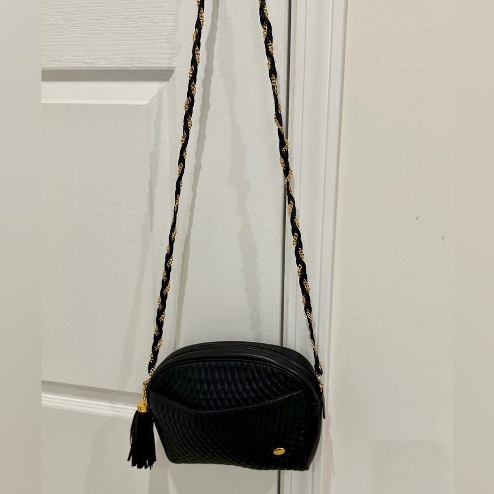 Bally Navy Quilted Leather Shoulder Bag With Gold Chain Strap- Like New! - Picture 9 of 11